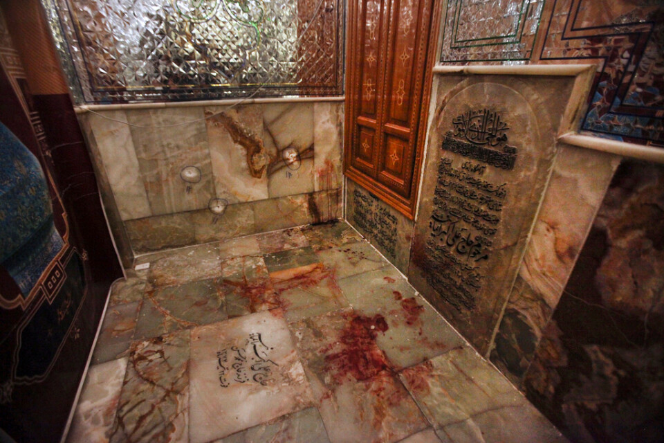 Helgedomen Shah Cheragh i Shiraz, Iran efter en tidigare attack. Arkivbild.