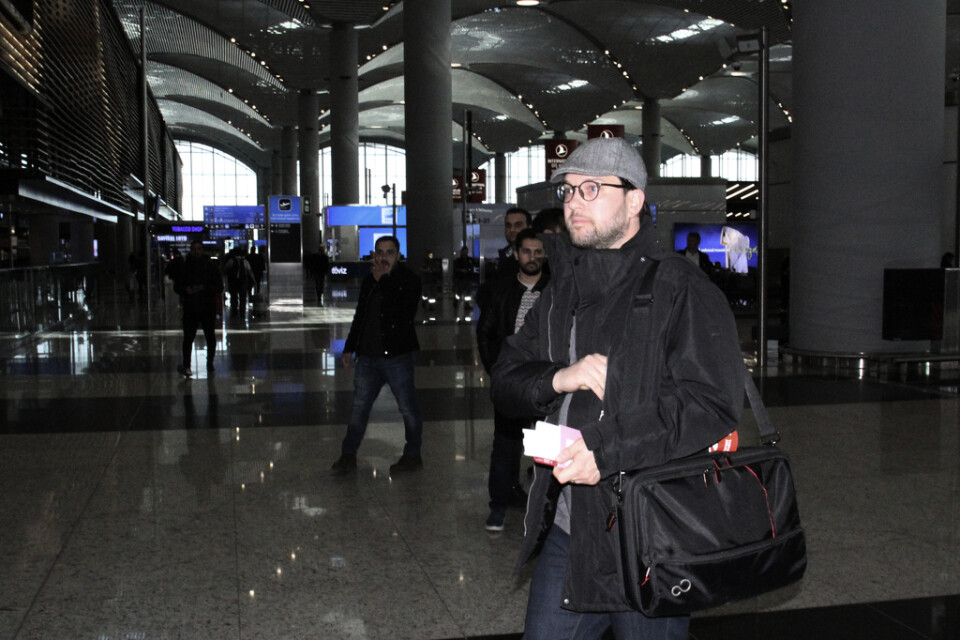 Jimmie Åkesson på Istanbuls flygplats.