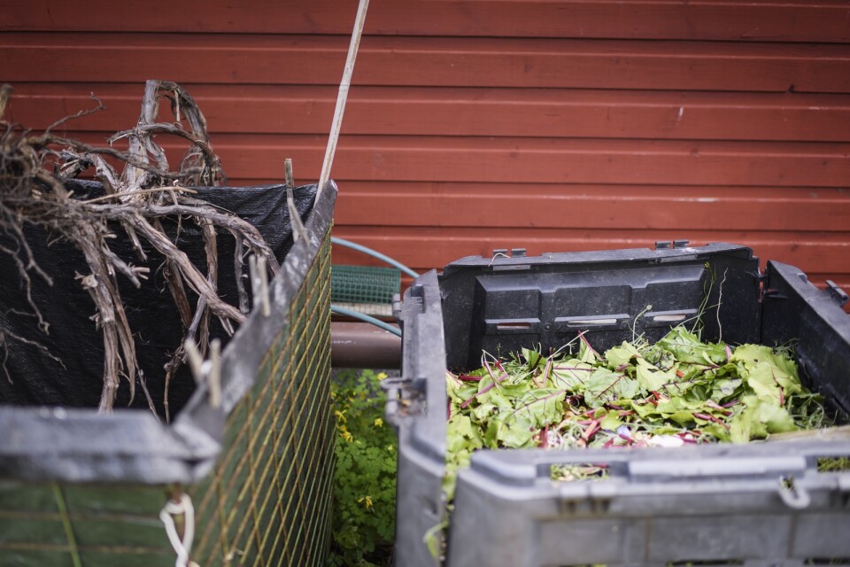 Kompostbehållare. För en trädgårdskompost behövs inga tillstånd.