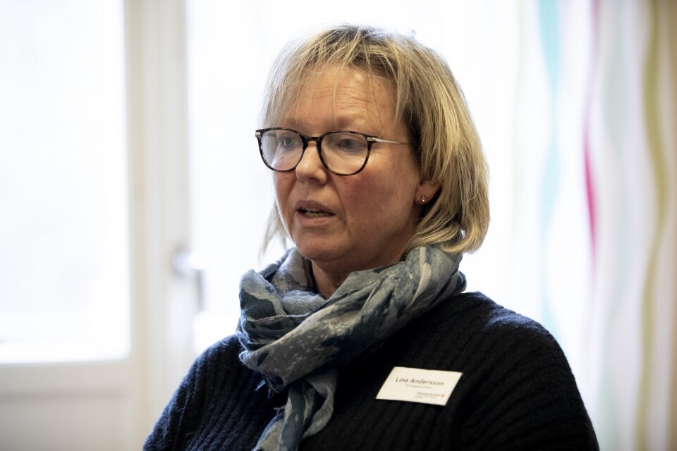 Flyktingsamordnaren Lina Andersson har varit engagerad vid Spenshult sedan flyktinghösten 2015. Nu ser hon med förskräckelse på hur förläggningen fylls på igen med människor som hunnit etablera sig på de platser de tvingas flytta från.