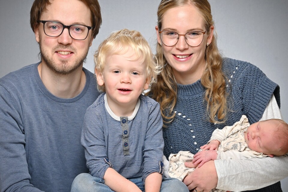 Evelina och Anton Hård af Segerstad, Nybro, fick den 28 oktober en dotter som heter Leah. Vikt 2770 g, längd 46 cm. Syskon: Sam.