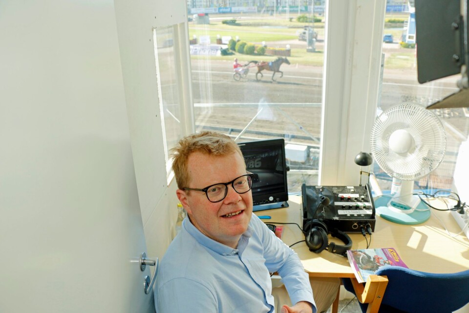 Göran Borgås som referent på Åby travbana. Arkivbild.