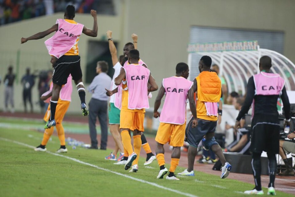Två nickmål av Wilfried Bony skickade Elfenbenskusten till semifinal i de afrikanska mästerskapen i fotboll. Semifinalen mot Algeriet slutade 3-1. Manchester City-spelaren, som hållit en låg profil under gruppspelet, gjorde 1-0 i mitten av första halvl