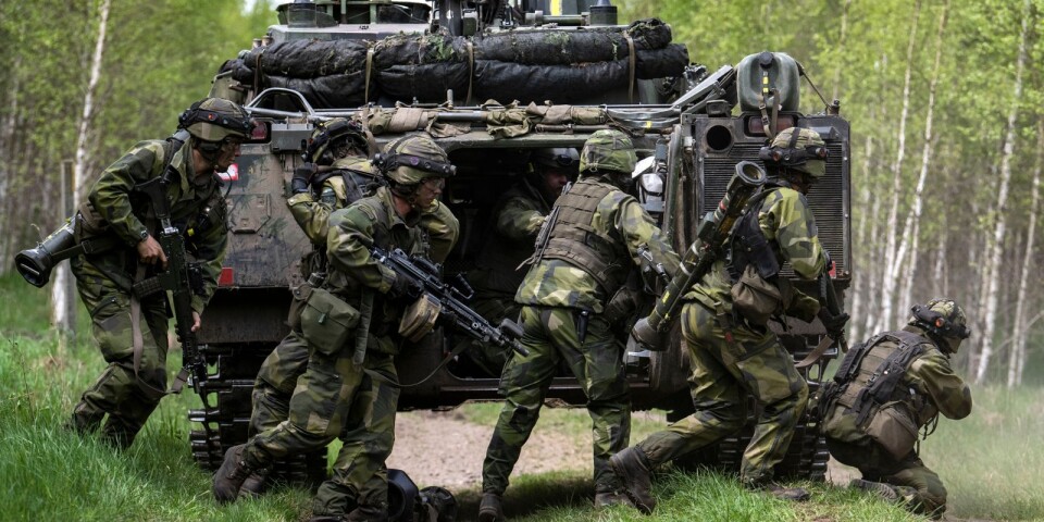 Värnpliktiga pansarskyttesoldater under övningen Våreld på Revingehed tidigare under maj.