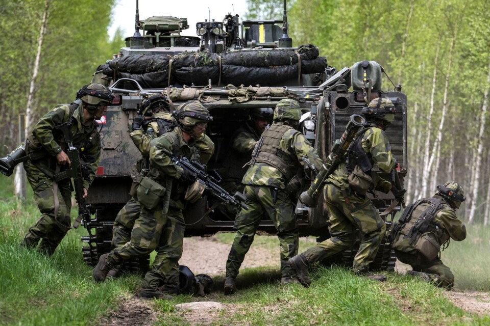 Värnpliktiga pansarskyttesoldater under övningen Våreld på Revingehed tidigare under maj.