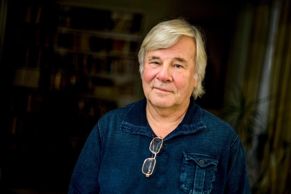 Journalisten och författaren Jan Guillou har nått fram till 1970-talet i sin romansvit.