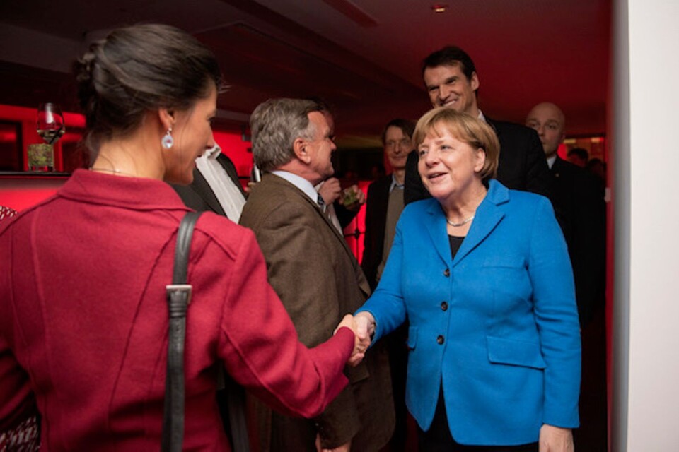 En bild från januari i fjol då Sahra Wagenknecht hälsade på förbundskansler Angela Merkel under tidskriften Der Spiegels 70-årsfirande.