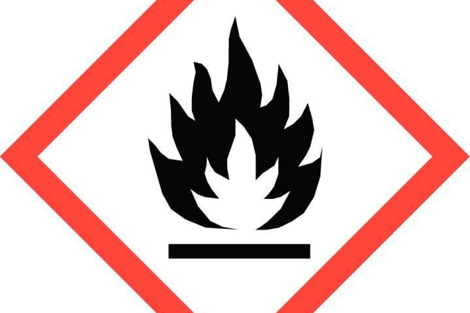 Produkten är brandfarlig och kan brinna våldsamt vid antändning eller värmetillförsel. Vissa produkter utvecklar brandfarlig gas i kontakt med vatten eller självantänder i luft.