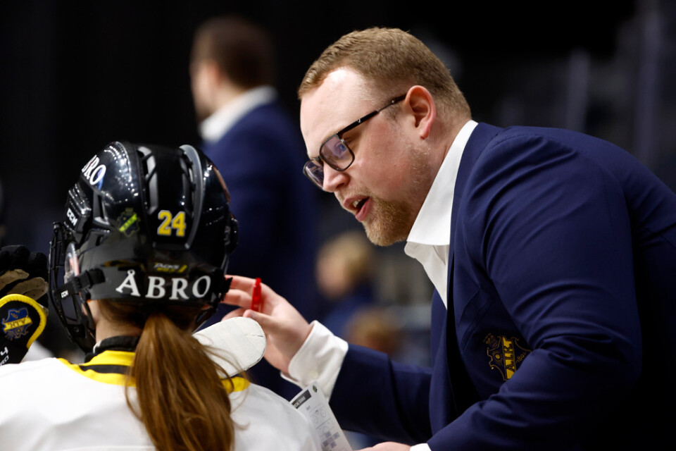 AIK:s tränare Carl Wendt och hans lag kan fira nytt kontrakt i SDHL – och Frölunda avancemang till samma serie.
