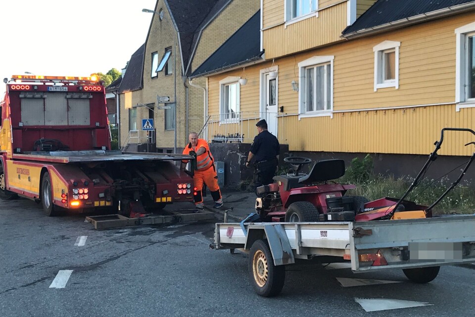 Bilist körde in i stentrappa i Glimåkra.