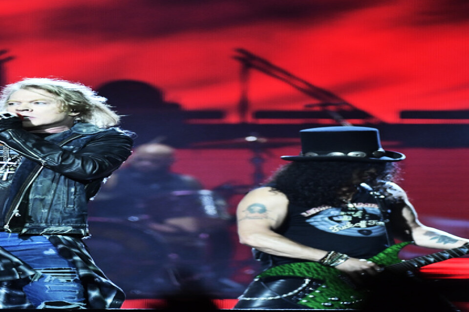 Axl Rose och Slash under Guns N' Roses konsert i Stockholm 2017. Arkivbild.