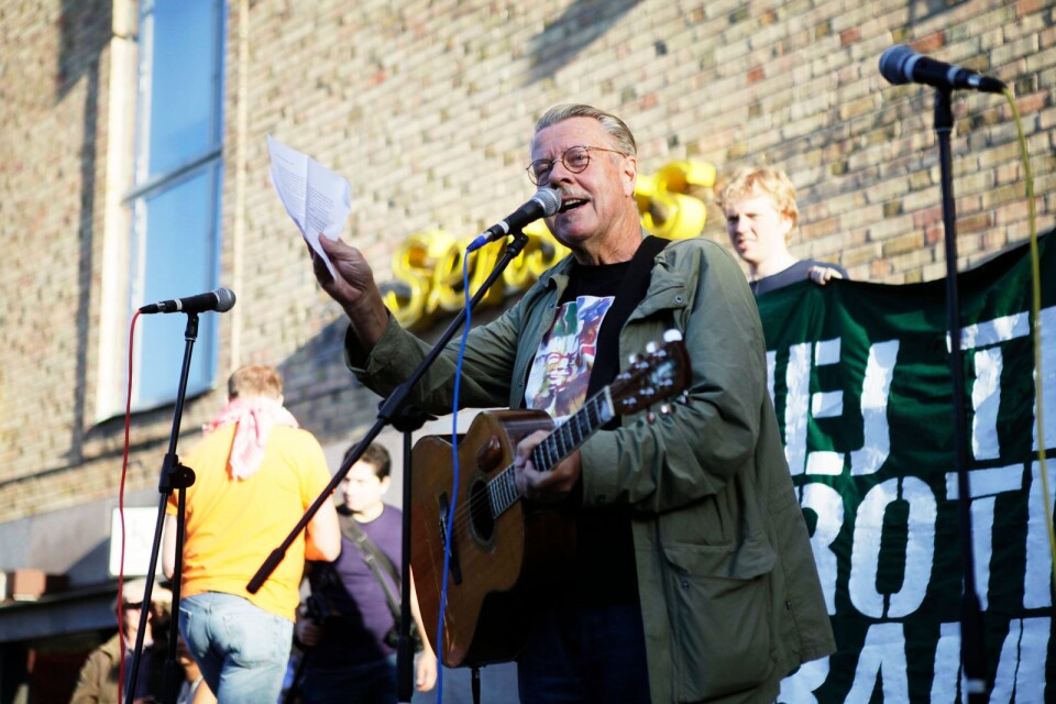 Mikael Wiehe engagerade sig i protesterna mot den svenska försvarsövningen Aurora 17.