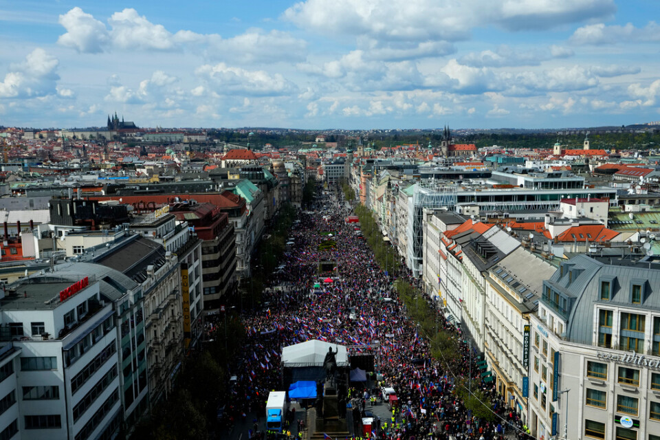 Tusentals människor har demonstrerat på Wenceslas-torget i Prag under våren. Protester mot stigande levnadskostnader har arrangerats av bland andra proryska partier som har riktat udden mot regeringen och EU:s sanktioner mot Ryssland. Arkivbild.