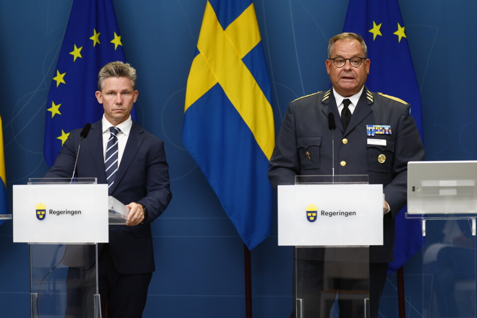 Försvarsminister Pål Jonson (M) och chefen för försvarsstaben, generallöjtnant Michael Claesson.