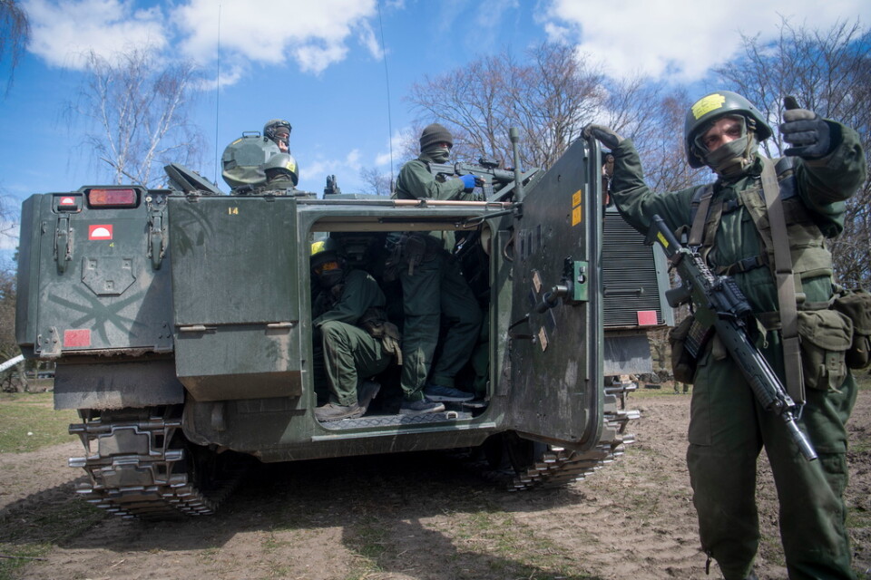 Ukrainska soldater under övning.