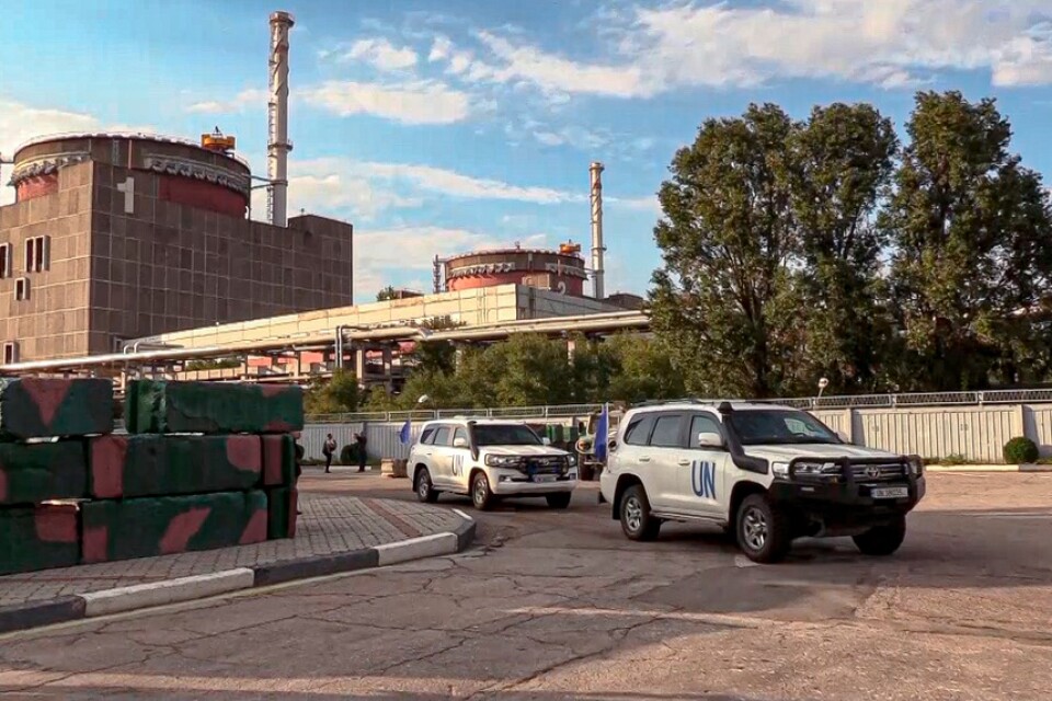 IAEA:s bilar vid atomkraftverket i Zaporizjzja. Bilden kommer från den ryska militären.