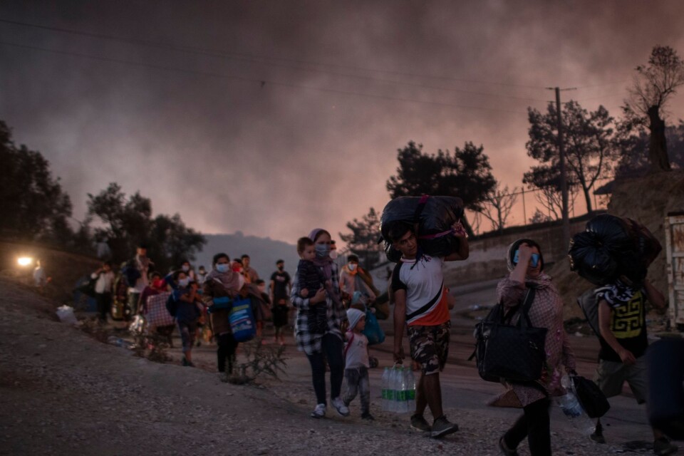 Nyligen nåddes så världen av nyheten om en fullt utvecklad brand i flyktinglägret Moria, Lesbos. En djupt tragisk utveckling. Flyktinglägren på Lesbos har länge fyllts av människor långt över lägrens kapacitet, konstaterar skribenten.